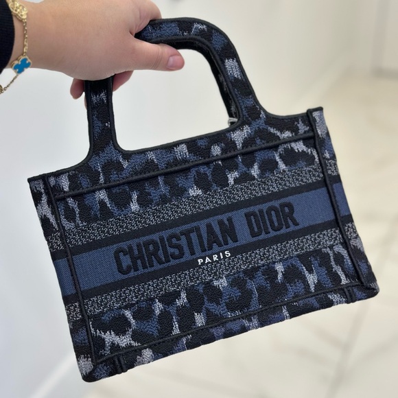 Dior micro book tote NO OFFERS - Picture 1 of 8